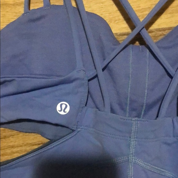 Lululemon work out tank size 8 - Picture 5 of 5